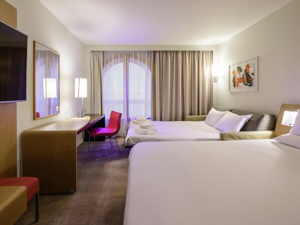 Standard Room, 1 Double Bed | Minibar, in-room safe, desk, laptop workspace