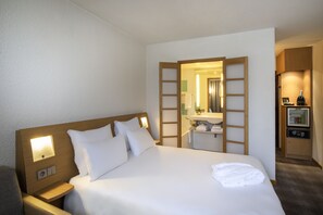Executive Room, 1 Queen Bed with Sofa bed | Minibar, in-room safe, desk, laptop workspace