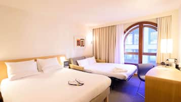 Rom – superior, 1 queensize-seng med sovesofa | Minibar, safe på rommet, skrivebord og skrivebord for bærbar PC