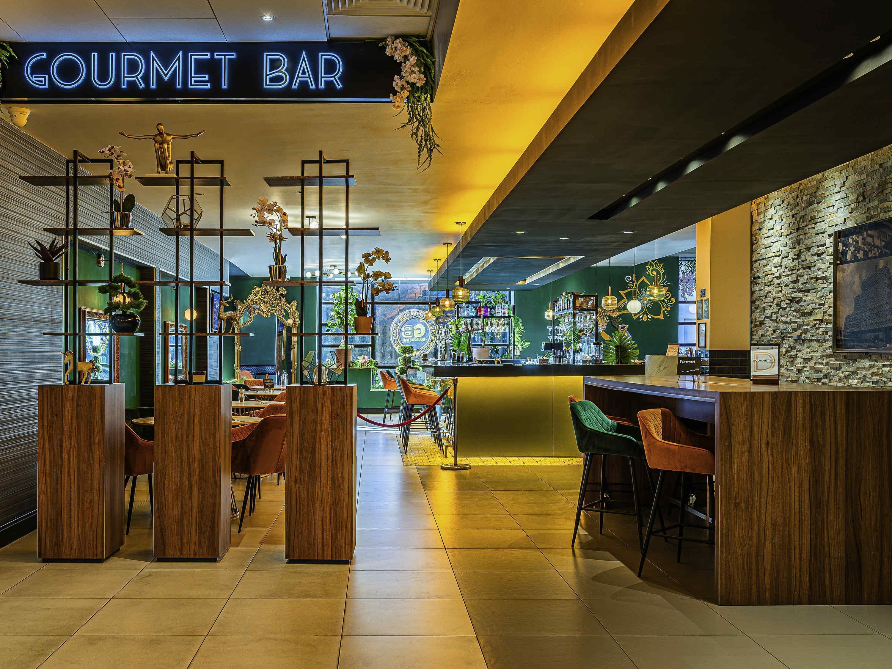 Breakfast, lunch and dinner served 
