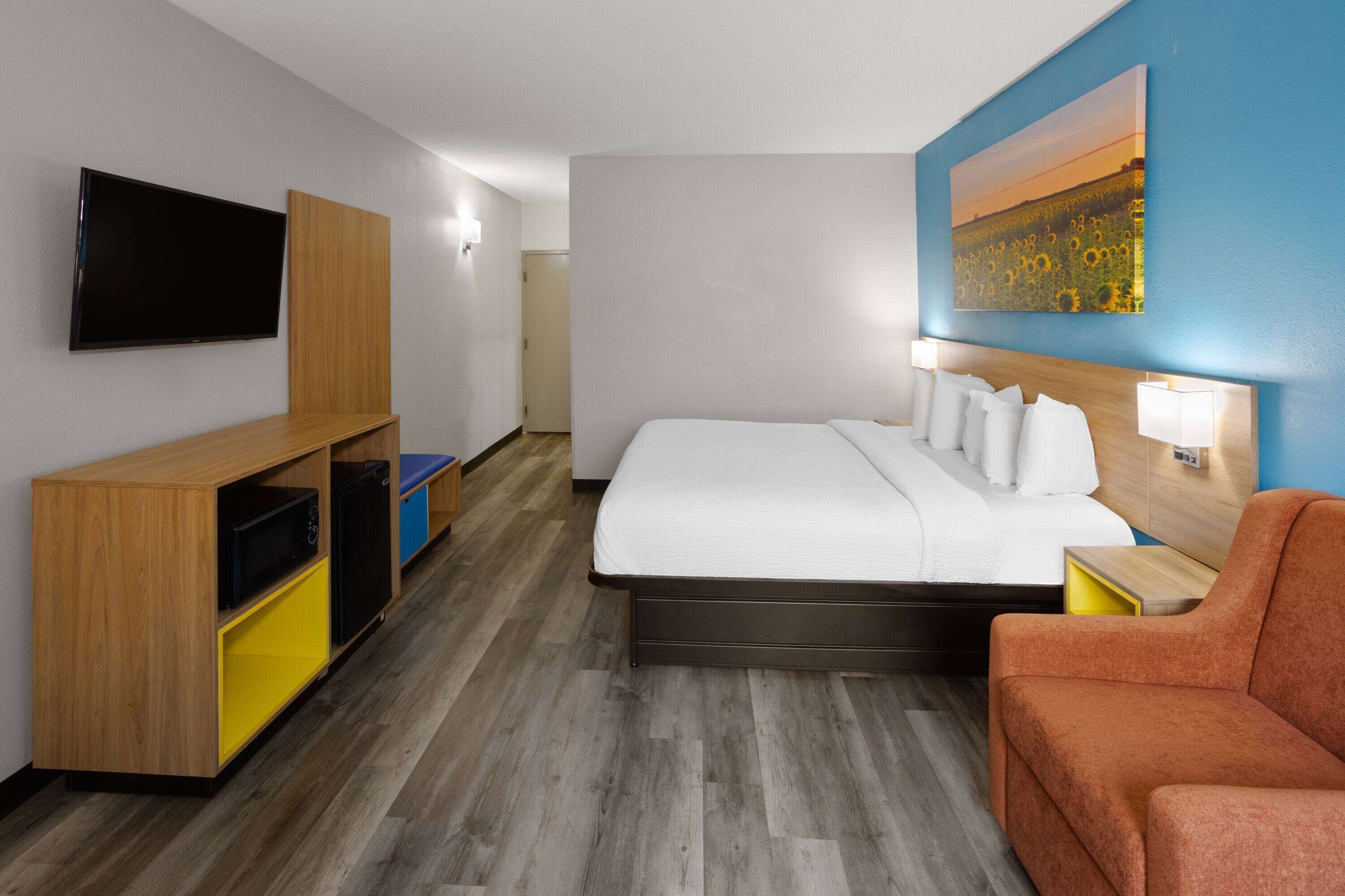 Photo - Days Inn & Suites by Wyndham Northwest Indianapolis