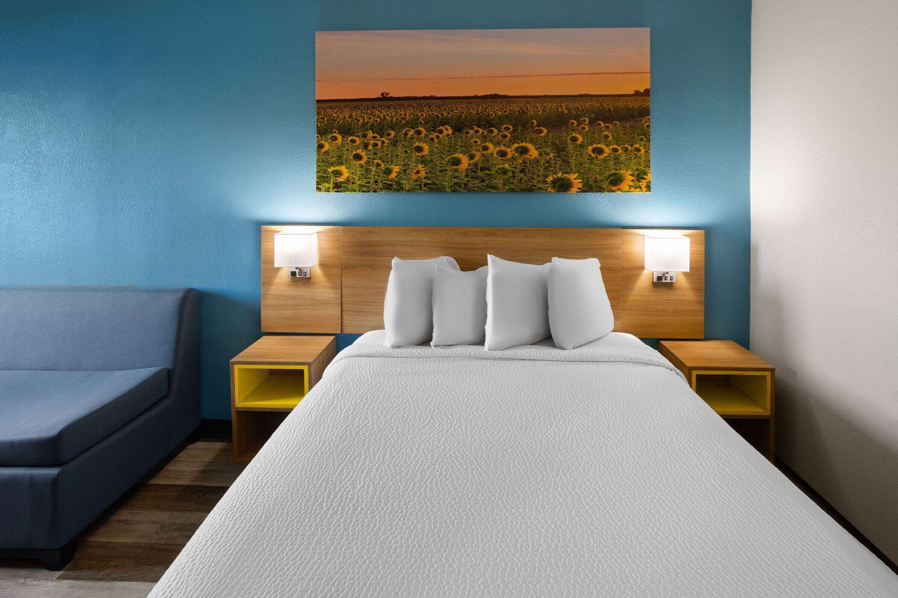 Photo - Days Inn & Suites by Wyndham Northwest Indianapolis