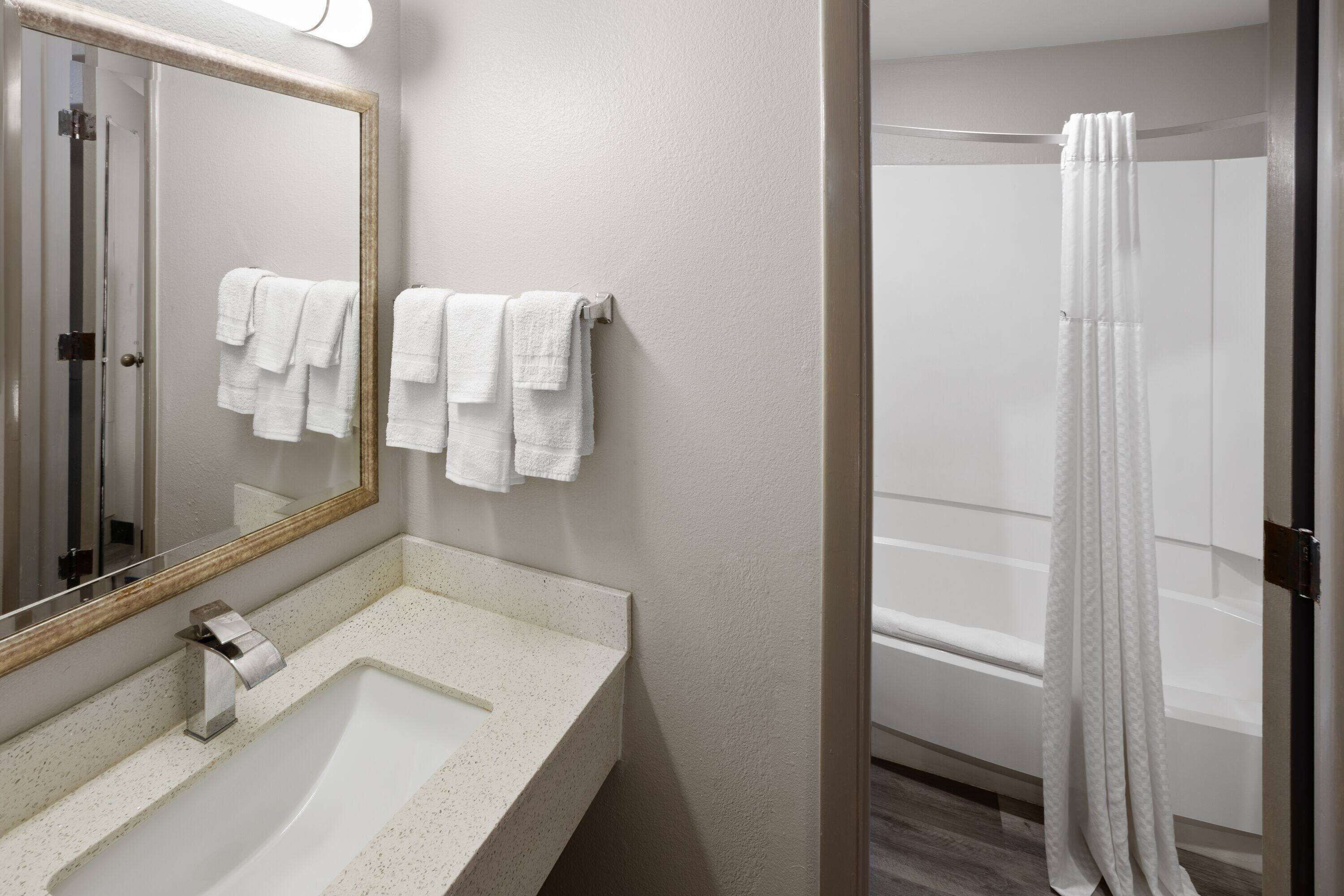 Kombinert dusj/badekar og dype avslapningsbadekar