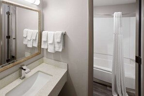 Combined shower/bathtub, deep-soaking bathtub, free toiletries - Days Inn & Suites by Wyndham Northwest Indianapolis (Indianapolis)