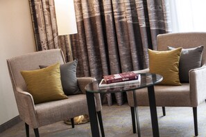 Room | Premium bedding, pillowtop beds, minibar, in-room safe