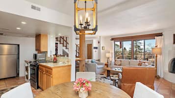 2-Bedroom Condominium | In-room dining