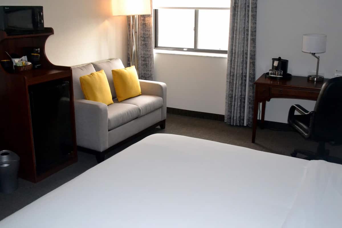 1 bedroom, premium bedding, pillowtop beds, desk
