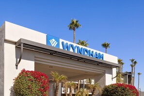 Exterior - Wyndham Phoenix Airport/Tempe (Tempe)