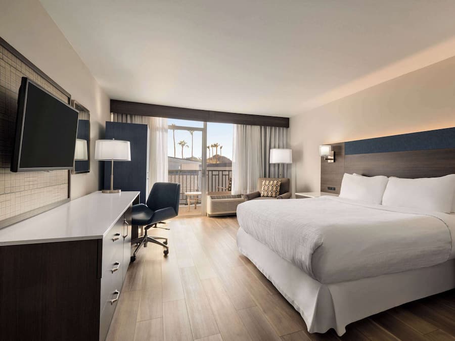 Room, 1 King Bed, Non Smoking, Balcony | Premium bedding, in-room safe, desk, blackout drapes