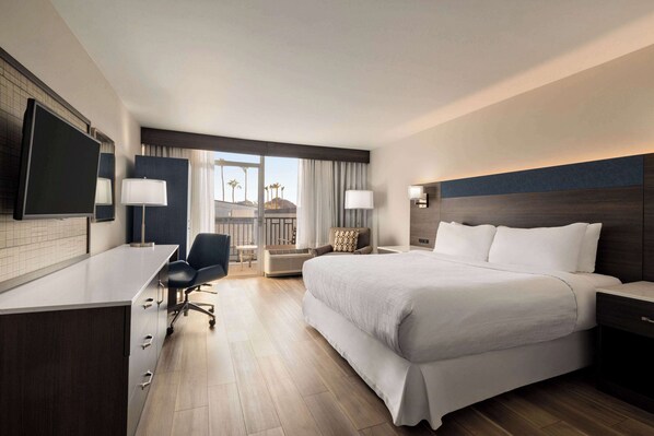 Chambre, 1 trÚs grand lit, non-fumeurs, balcon | Literie de qualité supérieure, coffres-forts dans les chambres, bureau