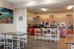 Desayuno continental gratuito y diario