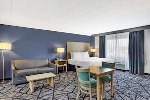 Suite, 1 King-Bett, Nichtraucher, Whirlpool | Schreibtisch, laptopgeeigneter Arbeitsplatz, Bügeleisen/Bügelbrett
