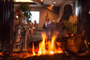2 restaurants; s'hi serveixen esmorzars, dinars i sopars