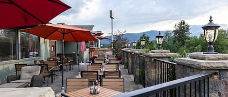 2 restaurants, serveren ontbijt, lunch, diner, Amerikaanse gerechten