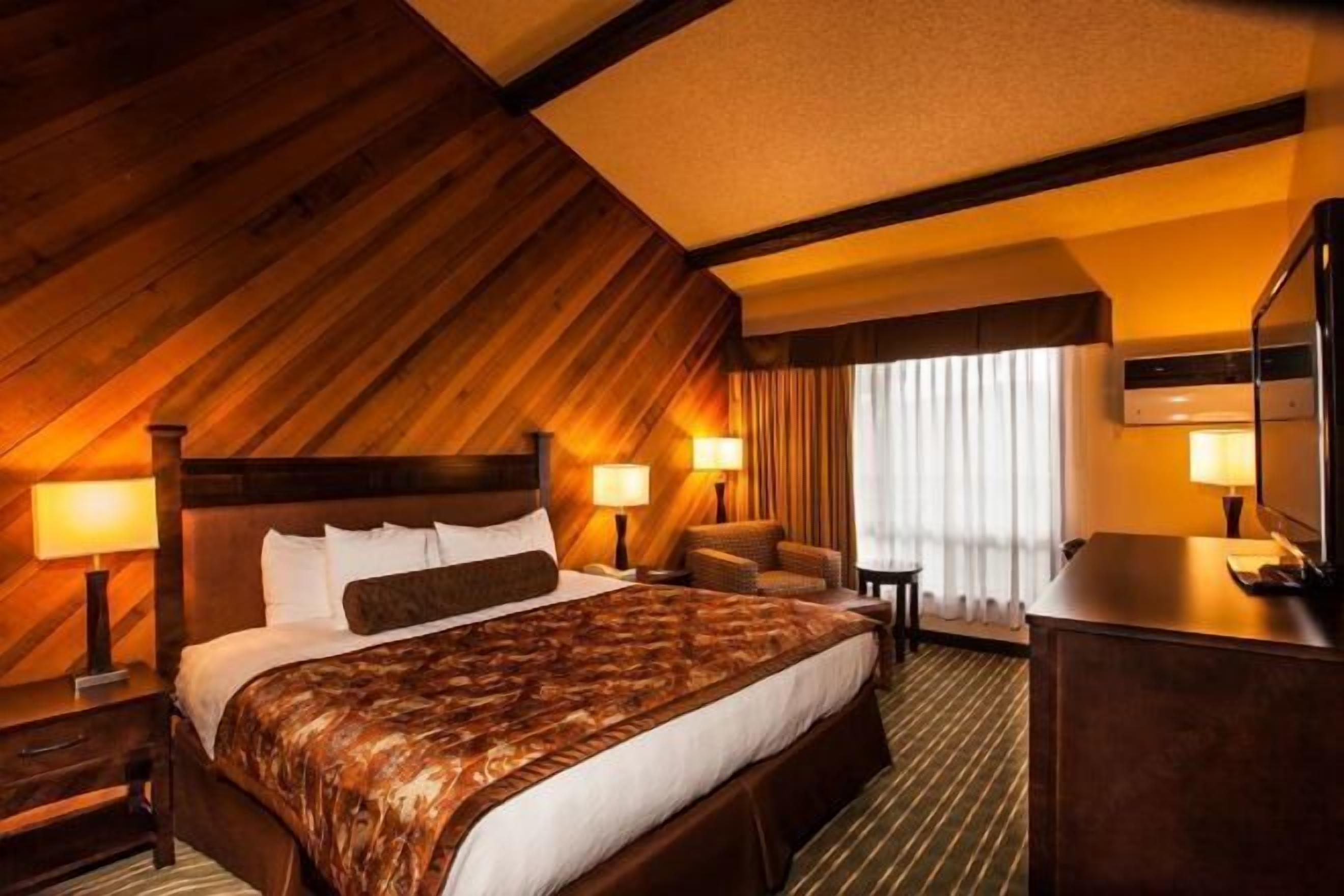 Premium bedding, pillowtop beds, desk, laptop workspace