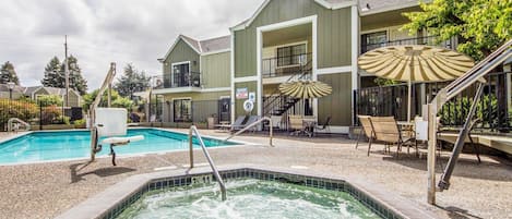 Seasonal outdoor pool, pool loungers