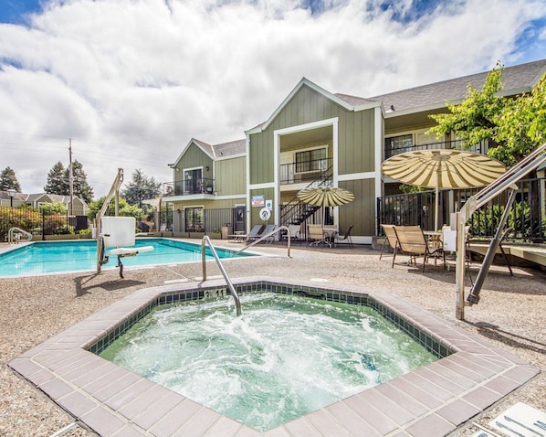 Seasonal outdoor pool, pool loungers