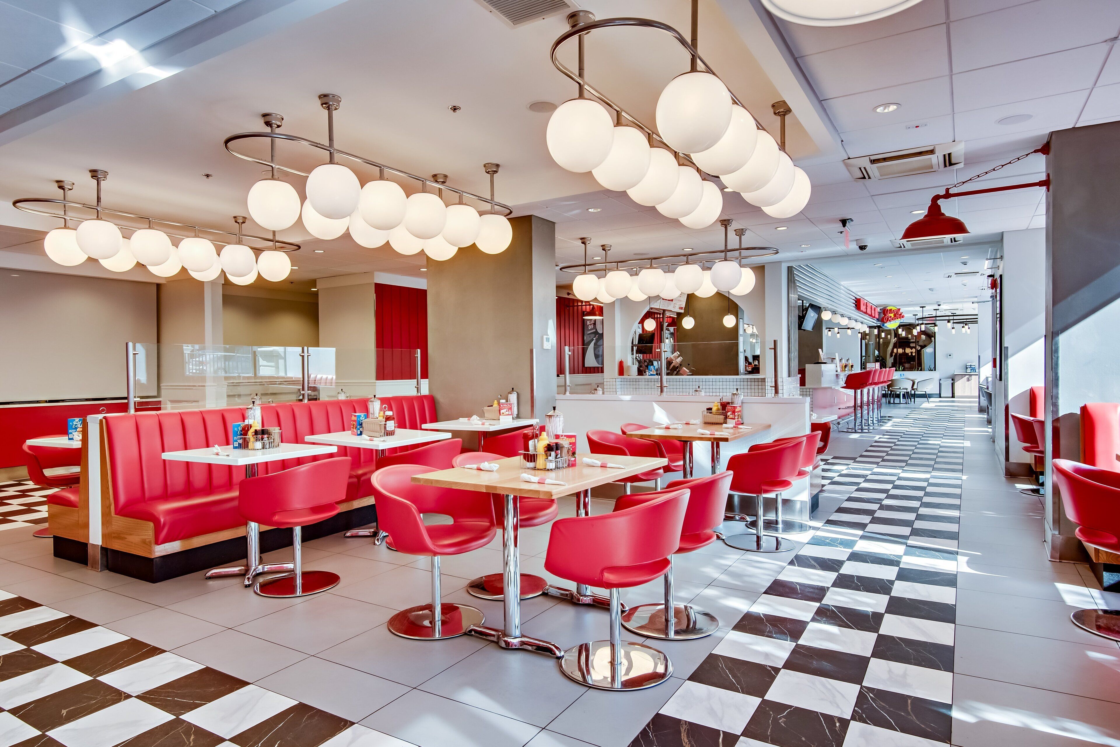 Déjeuner, dîner et souper servis sur place