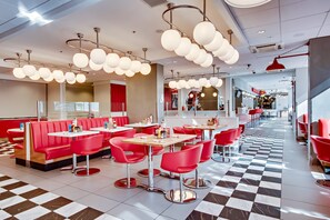 Frokost, lunsj og middag serveres