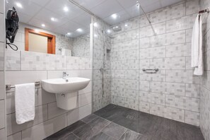 Shower, rainfall showerhead, free toiletries, hair dryer - Hotel Concorde (Las Palmas de Gran Canaria)