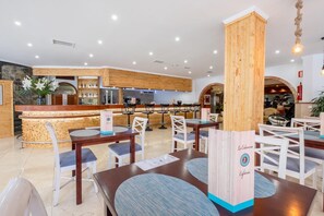 Breakfast, lunch and dinner served - Hotel Concorde (Las Palmas de Gran Canaria)