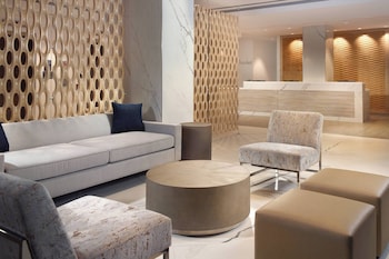 Hotel entrance and lobby at Courtyard by Marriott Miami Coconut Grove