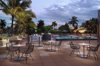 Reception area at Courtyard by Marriott Miami Coconut Grove