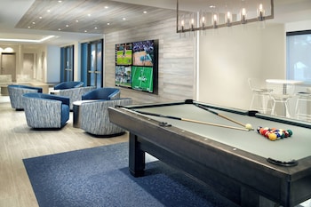 Hotel entrance and lobby at Courtyard by Marriott Miami Coconut Grove