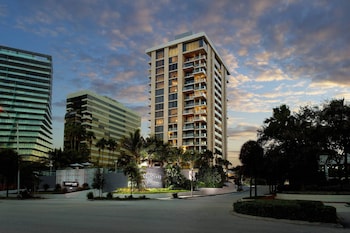 Exterior at Courtyard by Marriott Miami Coconut Grove