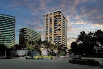 Hotel Exterior at Courtyard by Marriott Miami Coconut Grove