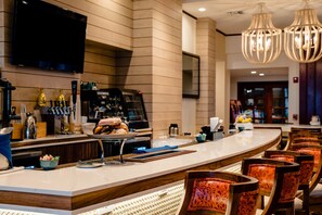 2 bars/lounges, 2 poolside bars - Cheeca Lodge & Spa (Islamorada)
