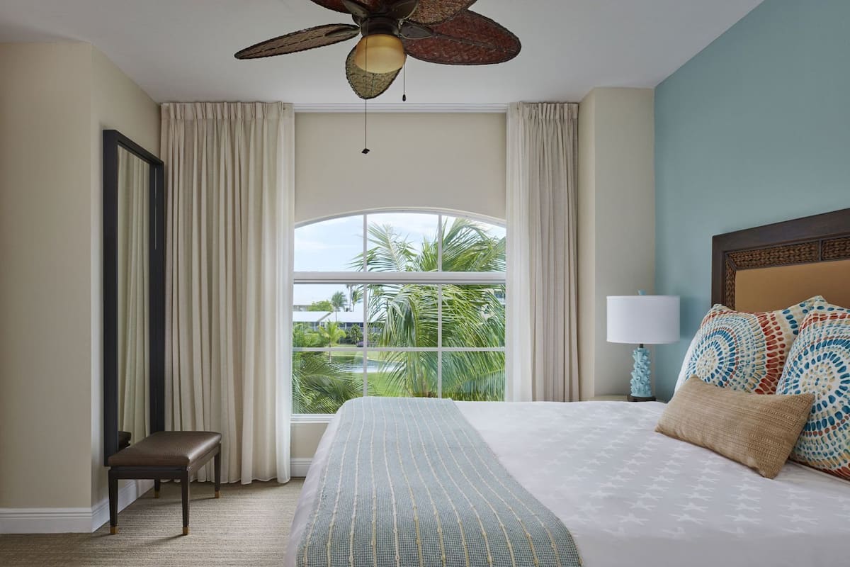 Premium bedding, in-room safe, desk, laptop workspace