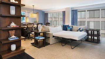 Business Suite, 1 Queen Bed, City View, Corner