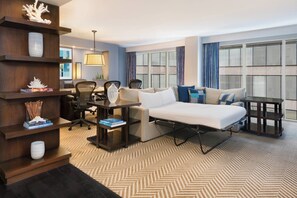 Business Suite, 1 Queen Bed, City View, Corner