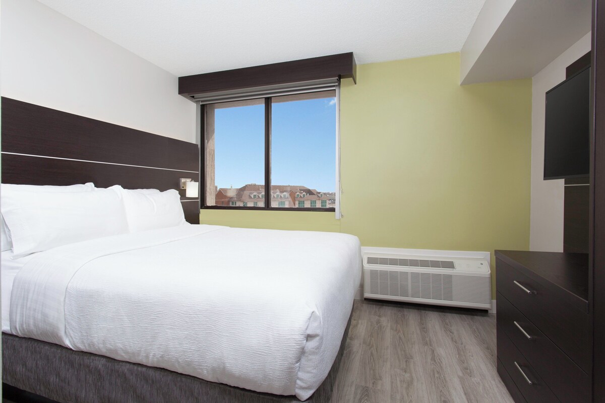 In-room safe, desk, blackout drapes, iron/ironing board