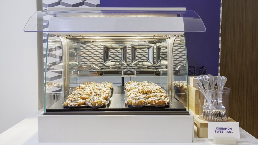 Holiday Inn Express & Suites Mississauga-Toronto Southwest by IHG