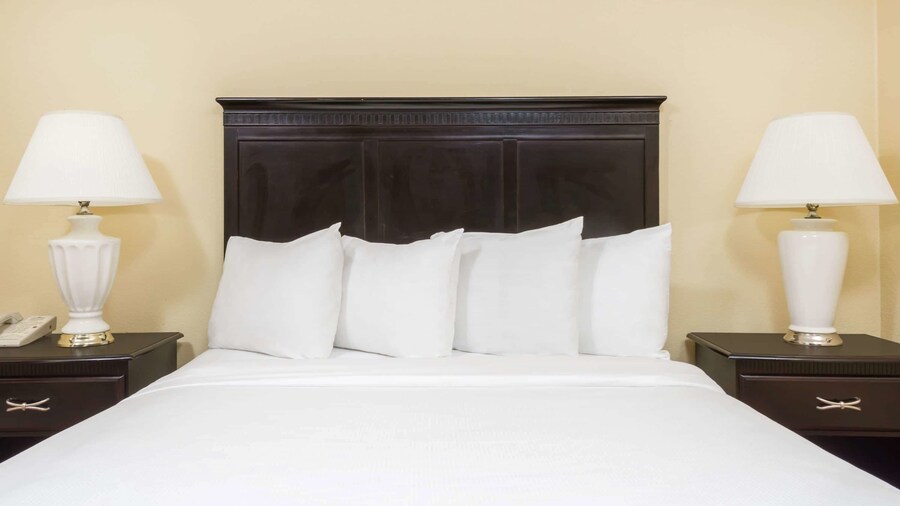 Hawthorn Extended Stay by Wyndham Columbus North