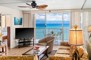 コンドミニアム 1 ベッドルーム オーシャンビュー (Unit 606 ,1Bath) | リビング エリア | 65 インチのスマートテレビ (ケーブル放送視聴可)