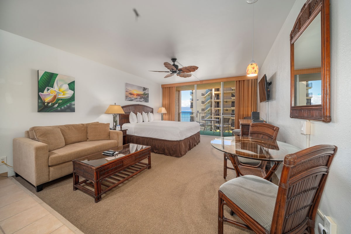 Studio, Ocean View (Unit 502) | Living area
