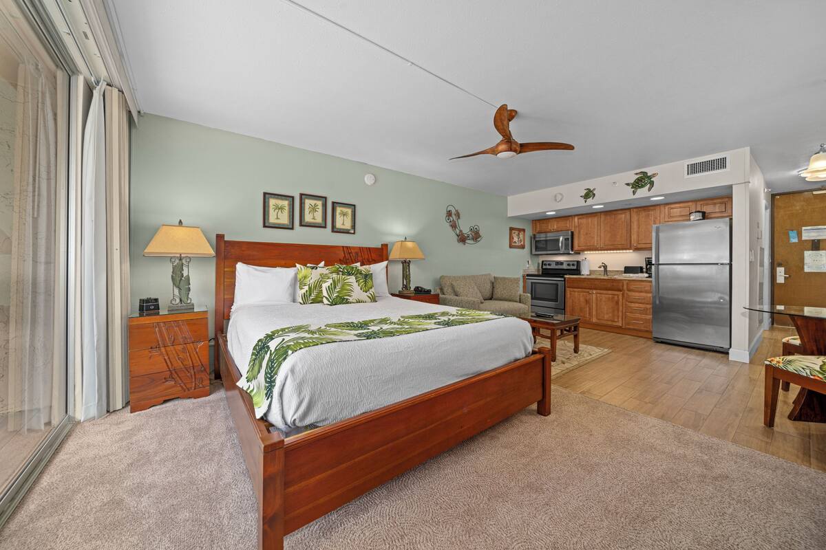 In-room safe, laptop workspace, iron/ironing board, free WiFi