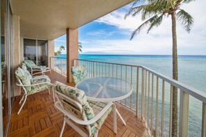 Condo, 2 habitaciones, frente al océano | Balcón