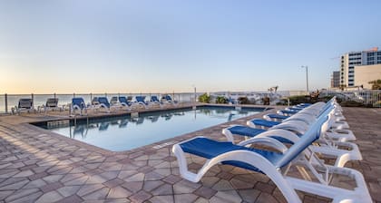Tropical Winds Oceanfront Hotel