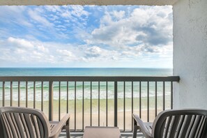 Habitació Deluxe, 2 llits de matrimoni, balcó, primera línia de mar | Roba de llit d'alta qualitat i caixa forta a l'habitació 