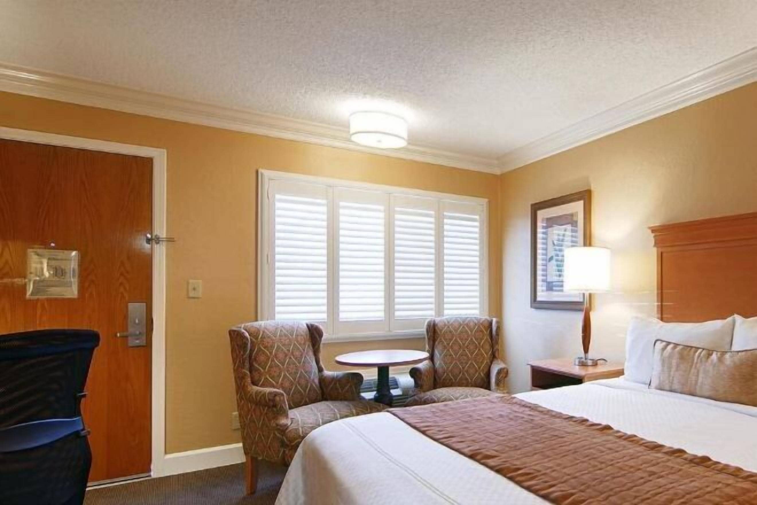 Schreibtisch, laptopgeeigneter Arbeitsplatz, Bügeleisen/Bügelbrett