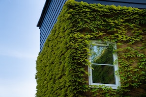 Exterior detail - Holiday Inn Gloucester-Cheltenham by IHG (Gloucester)