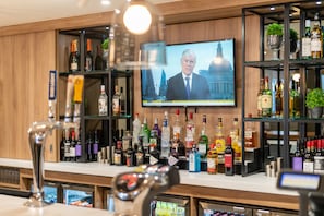 Bar (on property) - Holiday Inn Gloucester-Cheltenham by IHG (Gloucester)