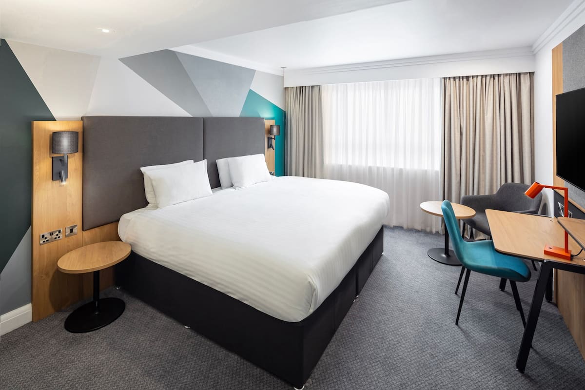 In-room safe, desk, laptop workspace, iron/ironing board