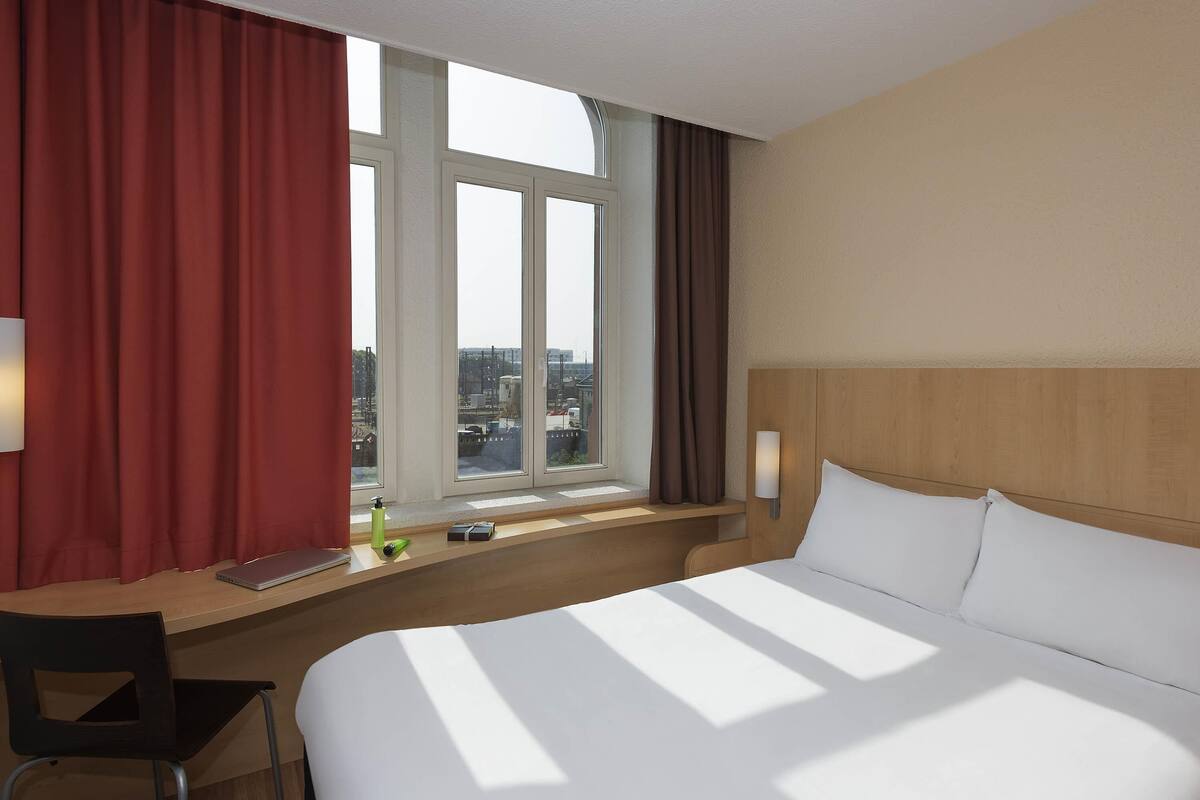 Desk, iron/ironing board, free WiFi, bed sheets