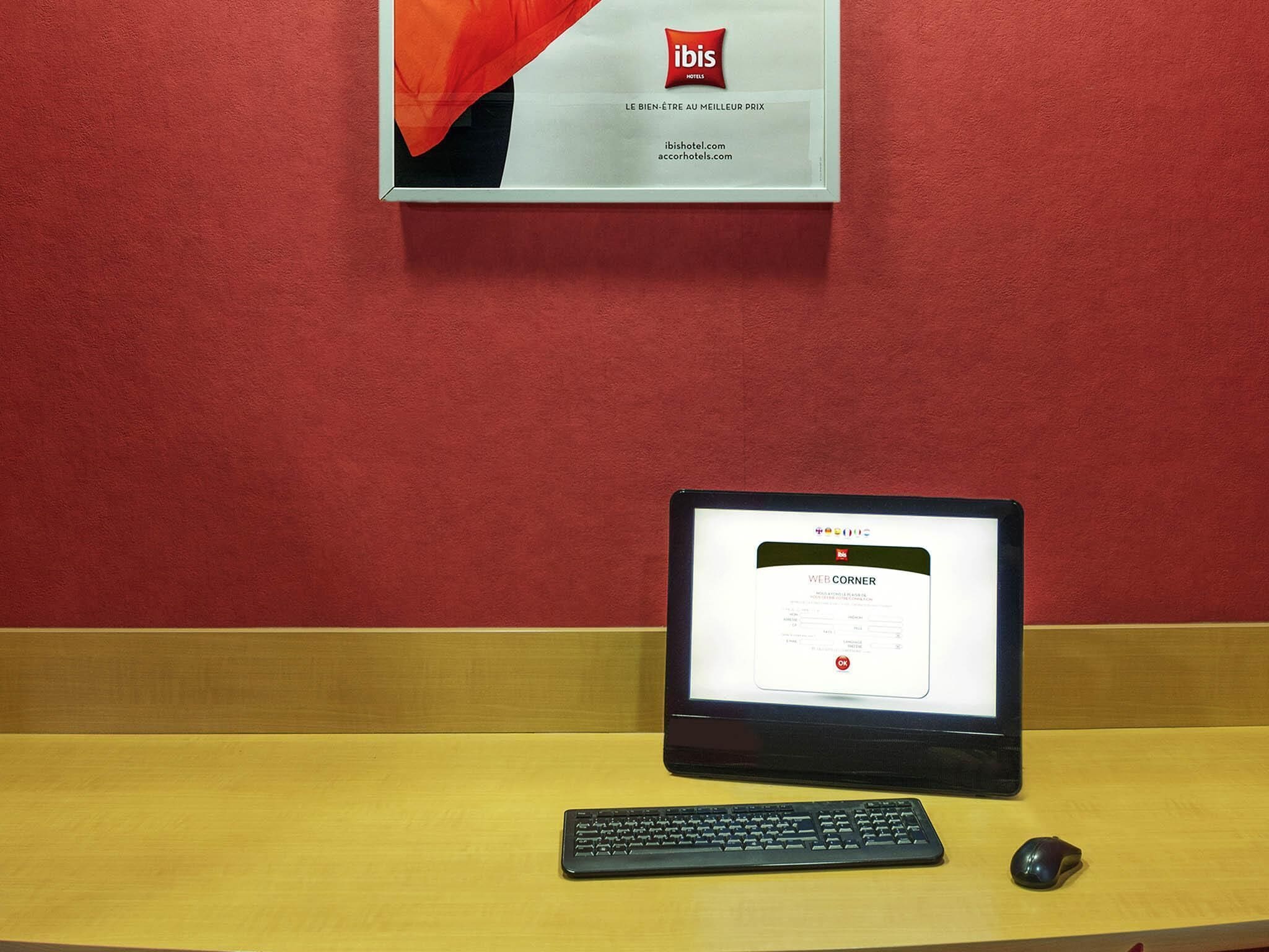 Tweepersoonskamer, Meerdere bedden | Een bureau, een strijkplank/strijkijzer, gratis wifi, beddengoed