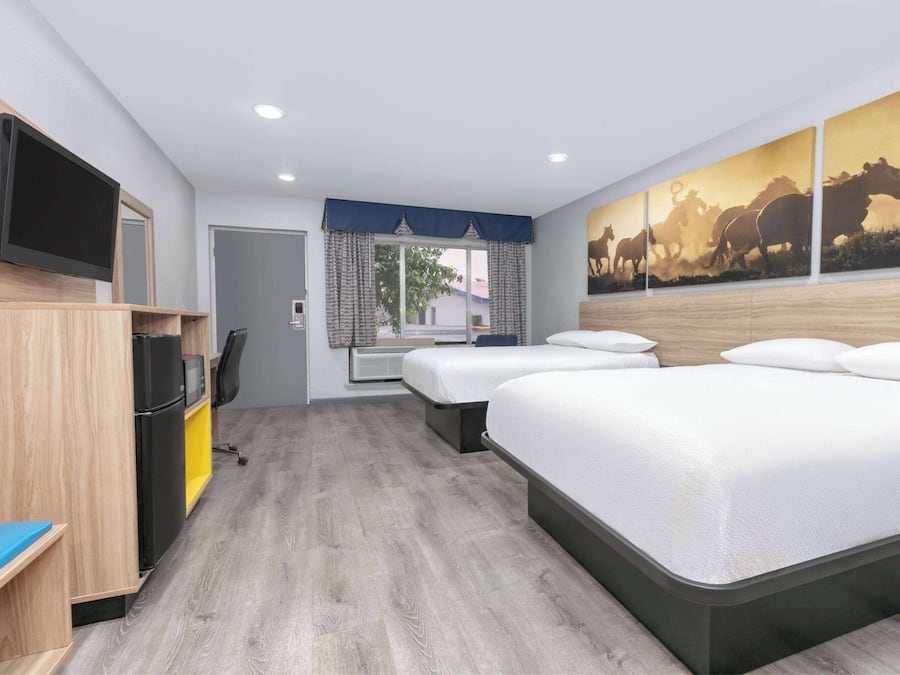 Rom, 2 dobbeltsenger, røyk | Skrivebord, strykejern/-brett, wi-fi (inkludert) og sengetøy